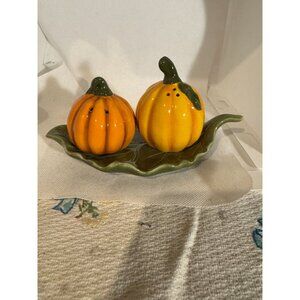 Cracker Barrel Pumpkin Salt & Pepper Shakers With Leaf Tray Stoneware Fall Decor
